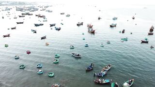 Mui Ne Phan Thiet Vietnam прогулка по курорту дюны пляж рыбацкие лодки и вечерний бриз