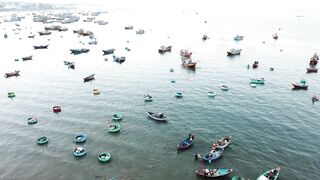 Mui Ne Phan Thiet Vietnam прогулка по курорту дюны пляж рыбацкие лодки и вечерний бриз