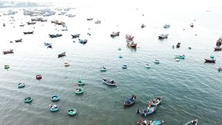 Mui Ne Phan Thiet Vietnam прогулка по курорту дюны пляж рыбацкие лодки и вечерний бриз