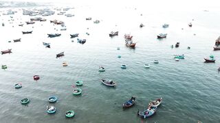 Mui Ne Phan Thiet Vietnam прогулка по курорту дюны пляж рыбацкие лодки и вечерний бриз