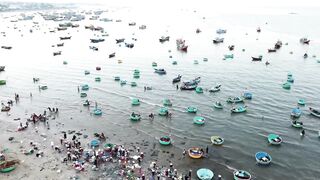 Mui Ne Phan Thiet Vietnam прогулка по курорту дюны пляж рыбацкие лодки и вечерний бриз