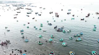 Mui Ne Phan Thiet Vietnam прогулка по курорту дюны пляж рыбацкие лодки и вечерний бриз