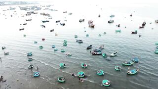 Mui Ne Phan Thiet Vietnam прогулка по курорту дюны пляж рыбацкие лодки и вечерний бриз