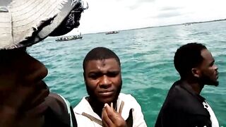 Uroa и Chwaka Zanzibar громкий конфликт на берегу океана полиция на пляже и тревожная атмосфера