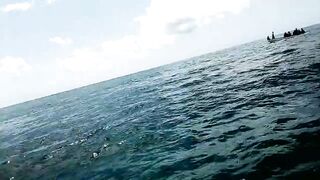 Uroa и Chwaka Zanzibar громкий конфликт на берегу океана полиция на пляже и тревожная атмосфера