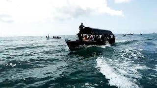 Uroa и Chwaka Zanzibar громкий конфликт на берегу океана полиция на пляже и тревожная атмосфера