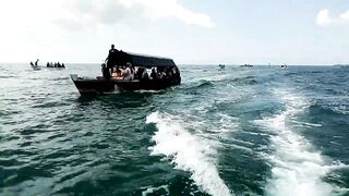 Uroa и Chwaka Zanzibar громкий конфликт на берегу океана полиция на пляже и тревожная атмосфера