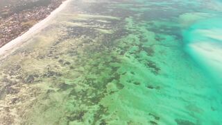 Пляжи юга Занзибара: Jambiani Paje и ресторан The Rock поблизости от Belvedere Resort