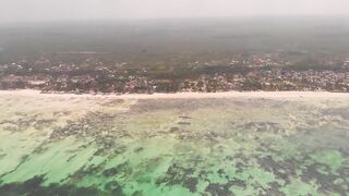 Пляжи юга Занзибара: Jambiani Paje и ресторан The Rock поблизости от Belvedere Resort