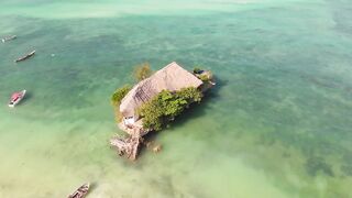 Пляжи юга Занзибара: Jambiani Paje и ресторан The Rock поблизости от Belvedere Resort