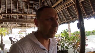 Пляжи юга Занзибара: Jambiani Paje и ресторан The Rock поблизости от Belvedere Resort