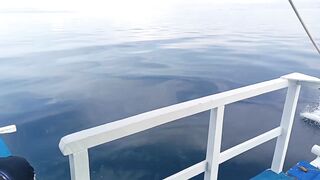 Морская рыбалка на Mactan Island Cebu ночная ловля у огней города и лодок Филиппин