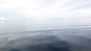 Морская рыбалка на Mactan Island Cebu ночная ловля у огней города и лодок Филиппин