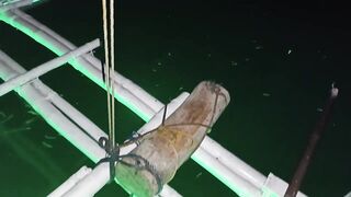 Морская рыбалка на Mactan Island Cebu ночная ловля у огней города и лодок Филиппин