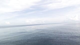 Морская рыбалка на Mactan Island Cebu ночная ловля у огней города и лодок Филиппин