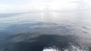 Морская рыбалка на Mactan Island Cebu ночная ловля у огней города и лодок Филиппин