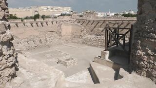 Бахрейн Мухаррак форт Арад и где поесть рядом прогулка по набережной и улочкам города