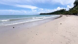 Прогулка по пляжу Nai Yang Beach Phuket рестораны парк рынок отели массаж и есть ли тут рыбалка