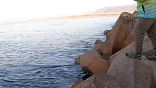 Морская рыбалка в Taqa Salalah Oman fishing у волнореза breakwater и первые трофеи в Аравийском море