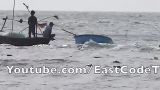 Лодка local fishermen, Mui Ne Phan Thiet Vietnam утро в порту и выход в море