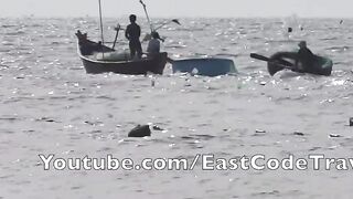 Лодка local fishermen, Mui Ne Phan Thiet Vietnam утро в порту и выход в море