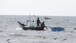 Лодка local fishermen, Mui Ne Phan Thiet Vietnam утро в порту и выход в море