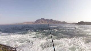 Морская рыбалка в Salalah Oman Gingiri береговой прибой и клев на Индийском океане