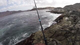 Морская рыбалка в Salalah Oman Gingiri береговой прибой и клев на Индийском океане