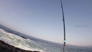 Морская рыбалка в Salalah Oman Gingiri береговой прибой и клев на Индийском океане