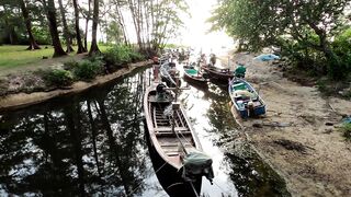 Рыбацкие лодки в устье реки у Nai Yang Phuket утро на море и подготовка к выходу