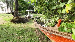 Рыбацкие лодки в устье реки у Nai Yang Phuket утро на море и подготовка к выходу