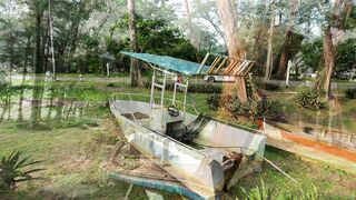 Рыбацкие лодки в устье реки у Nai Yang Phuket утро на море и подготовка к выходу