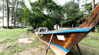 Рыбацкие лодки в устье реки у Nai Yang Phuket утро на море и подготовка к выходу