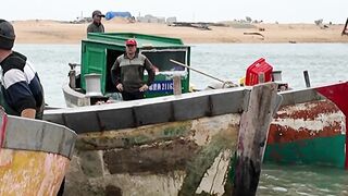 Небольшая рыбацкая деревня на Hainan Island рынок Dongshuigang и свежая рыба с утра