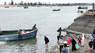 Небольшая рыбацкая деревня на Hainan Island рынок Dongshuigang и свежая рыба с утра