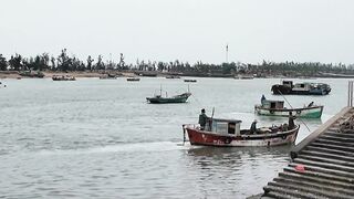 Небольшая рыбацкая деревня на Hainan Island рынок Dongshuigang и свежая рыба с утра