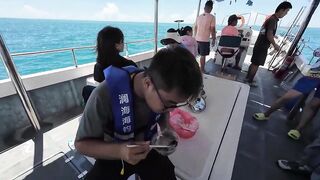 Каково это морская рыбалка в Sanya первые выезды на лодке в Южно Китайском море и живые эмоции рыбака