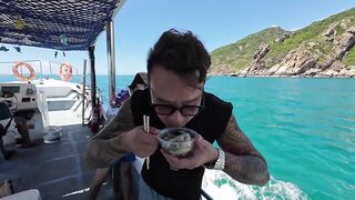 Каково это морская рыбалка в Sanya первые выезды на лодке в Южно Китайском море и живые эмоции рыбака