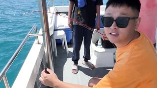 Каково это морская рыбалка в Sanya первые выезды на лодке в Южно Китайском море и живые эмоции рыбака