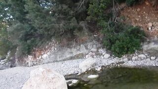 Река Göynük почти пересохла летний отдых в горах рядом с Кемером и прогулка по каменному руслу