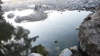 Река Göynük почти пересохла летний отдых в горах рядом с Кемером и прогулка по каменному руслу