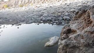 Река Göynük почти пересохла летний отдых в горах рядом с Кемером и прогулка по каменному руслу