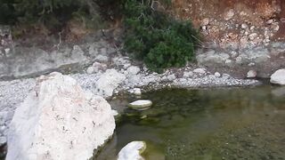 Река Göynük почти пересохла летний отдых в горах рядом с Кемером и прогулка по каменному руслу