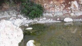 Река Göynük почти пересохла летний отдых в горах рядом с Кемером и прогулка по каменному руслу