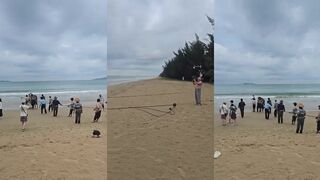 Морская рыбалка в Sanya Hainan выход в море за трофейной рыбой и знакомство с китайскими рыбаками на лодке