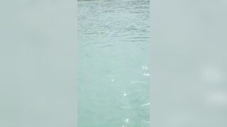 Морская рыбалка на Boracay маленькая лодка у рифа и первая серьёзная рыба в дневном выезде по волне