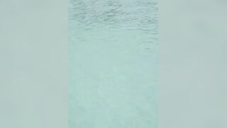 Морская рыбалка на Boracay маленькая лодка у рифа и первая серьёзная рыба в дневном выезде по волне