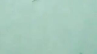 Морская рыбалка на Boracay маленькая лодка у рифа и первая серьёзная рыба в дневном выезде по волне