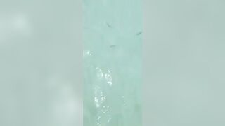 Морская рыбалка на Boracay маленькая лодка у рифа и первая серьёзная рыба в дневном выезде по волне