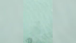 Морская рыбалка на Boracay маленькая лодка у рифа и первая серьёзная рыба в дневном выезде по волне